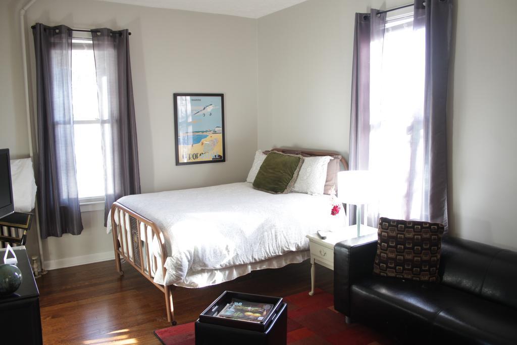Modern Homestead Guest House Reedsville Room photo