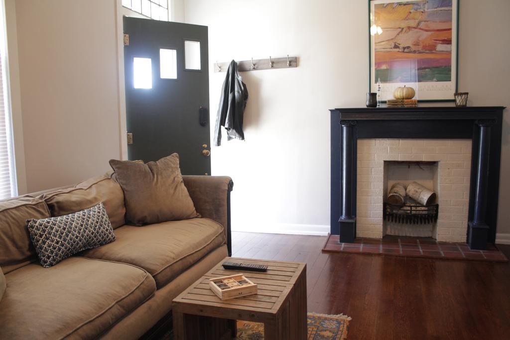 Modern Homestead Guest House Reedsville Room photo