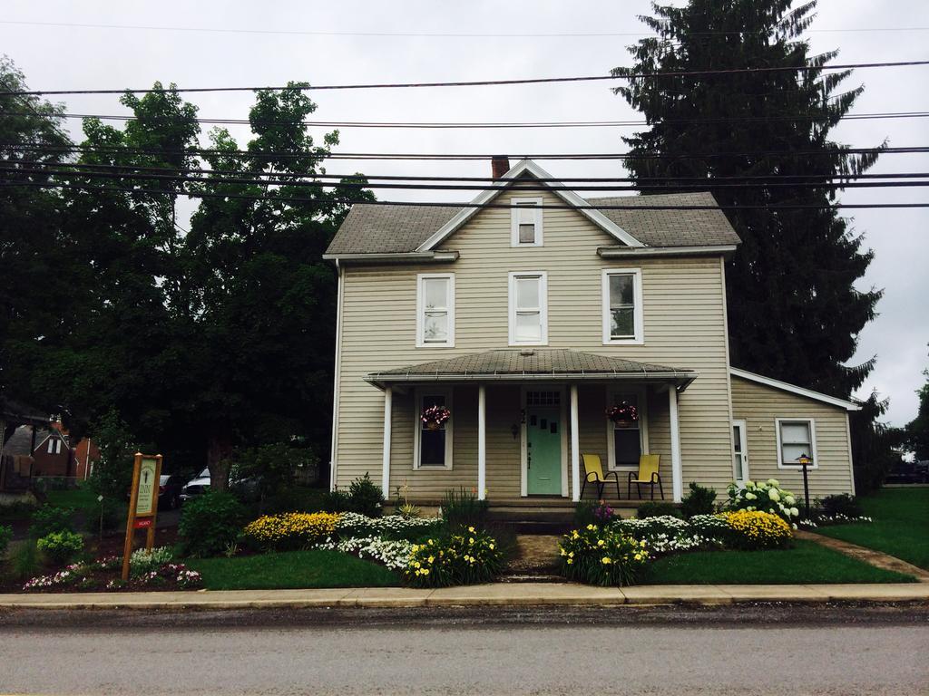 Modern Homestead Guest House Reedsville Exterior photo