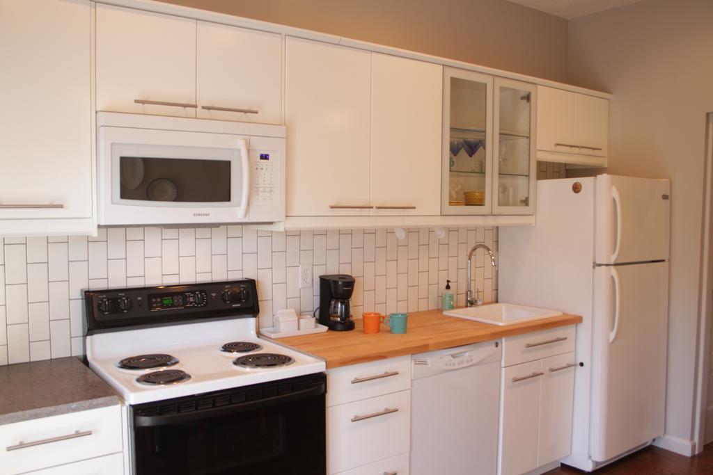 Modern Homestead Guest House Reedsville Room photo
